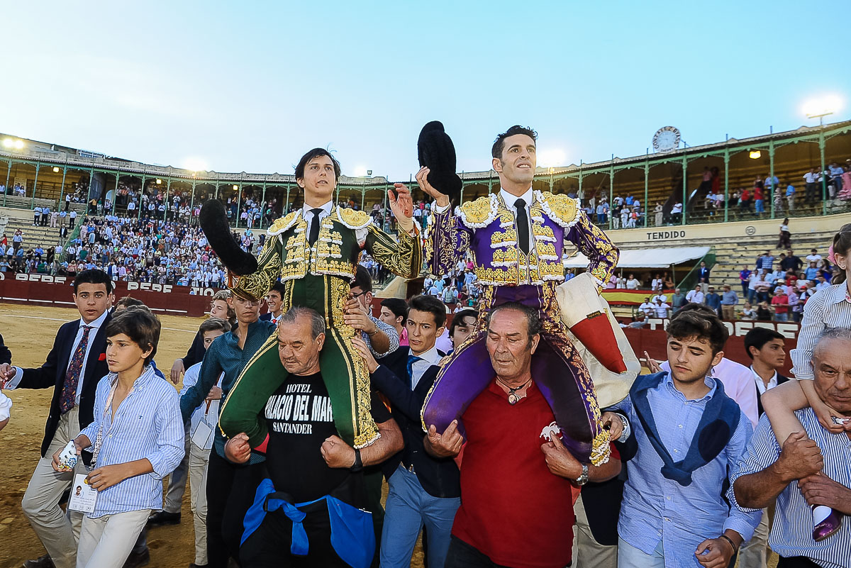 Roca Rey y Talavante cortan siete orejas en tarde de buen toreo en Jerez
